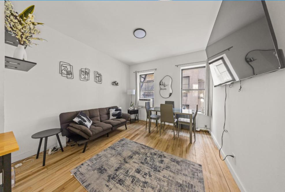 Upscale Retreat - One Bedroom In Downtown Manhattan's Union Square Apartment *