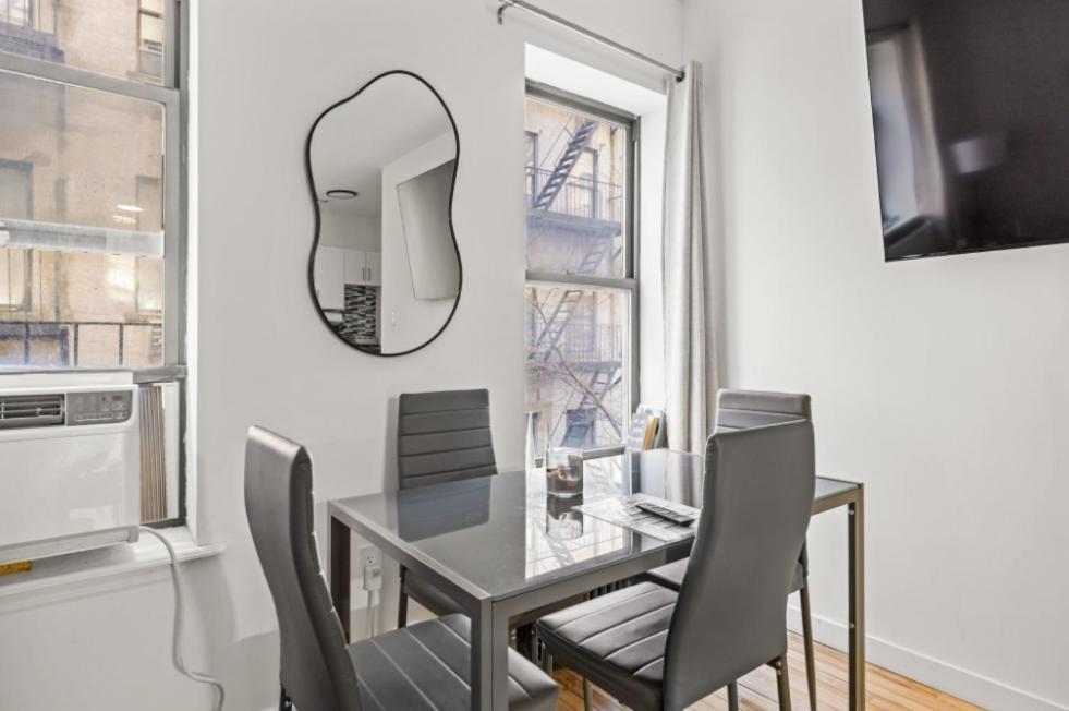 Apartment Upscale Retreat - One Bedroom In Downtown Manhattan's Union Square New York